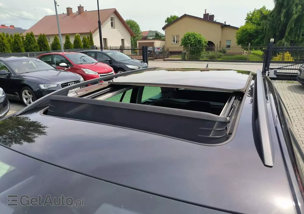 SKODA Octavia Combi 1.6 TDI DSG Premium Edition