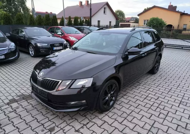 SKODA Octavia Combi 1.6 TDI DSG Premium Edition