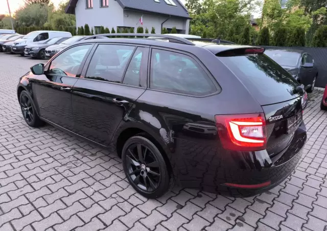 SKODA Octavia Combi 1.6 TDI DSG Premium Edition