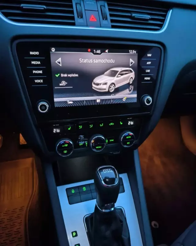 SKODA Octavia Combi 1.6 TDI DSG Premium Edition