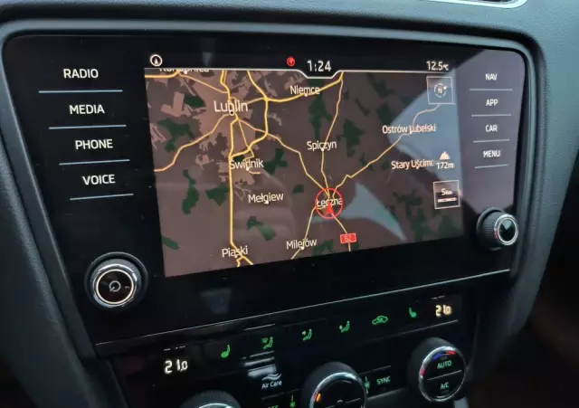 SKODA Octavia Combi 1.6 TDI DSG Premium Edition