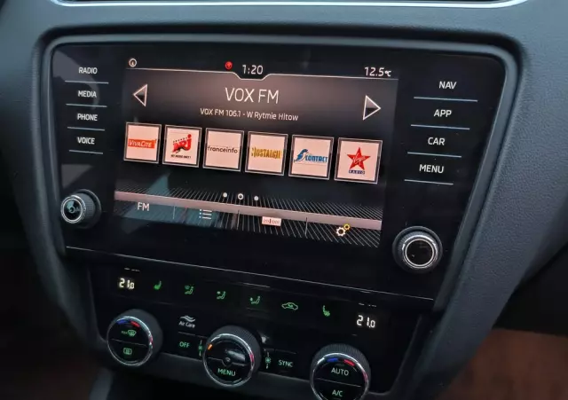 SKODA Octavia Combi 1.6 TDI DSG Premium Edition