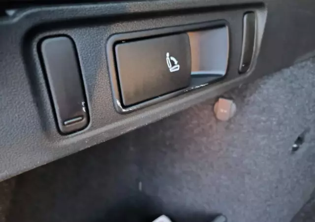 SKODA Octavia Combi 1.6 TDI DSG Premium Edition