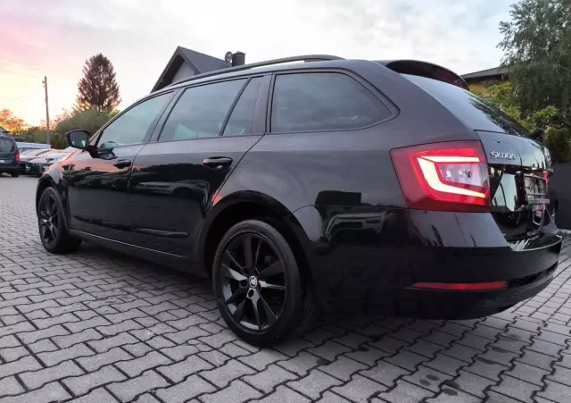 SKODA Octavia Combi 1.6 TDI DSG Premium Edition