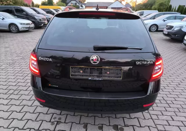 SKODA Octavia Combi 1.6 TDI DSG Premium Edition
