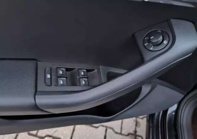 SKODA Octavia Combi 1.6 TDI DSG Premium Edition