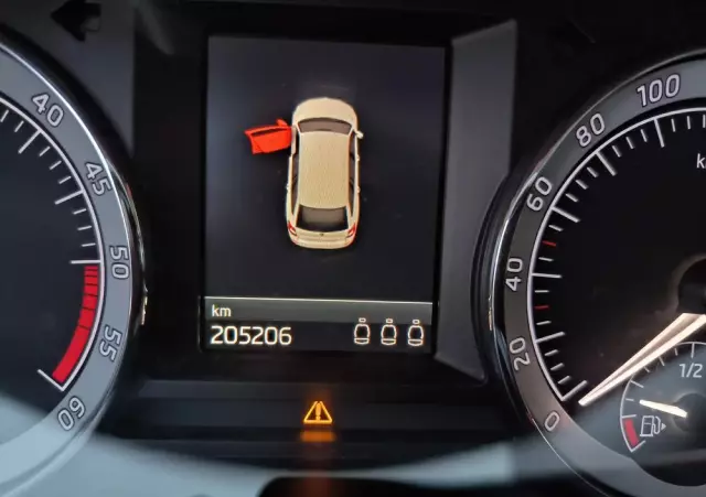 SKODA Octavia Combi 1.6 TDI DSG Premium Edition