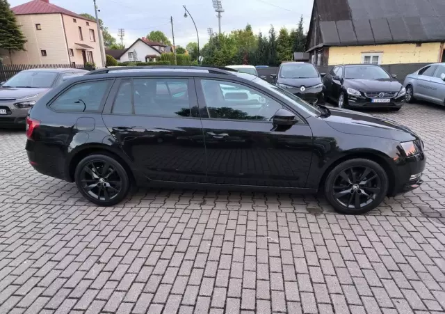 SKODA Octavia Combi 1.6 TDI DSG Premium Edition