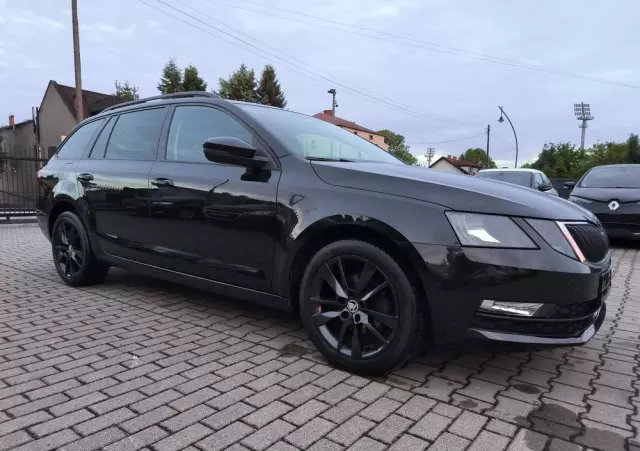 SKODA Octavia Combi 1.6 TDI DSG Premium Edition