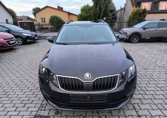 SKODA Octavia Combi 1.6 TDI DSG Premium Edition