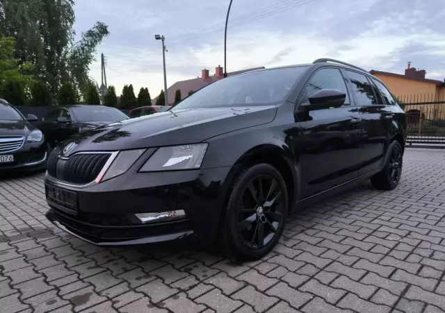 SKODA Octavia Combi 1.6 TDI DSG Premium Edition