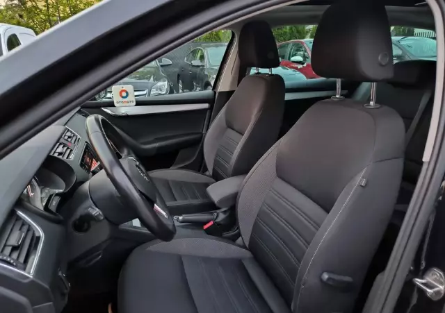 SKODA Octavia Combi 1.6 TDI DSG Premium Edition