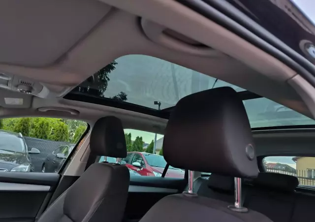 SKODA Octavia Combi 1.6 TDI DSG Premium Edition