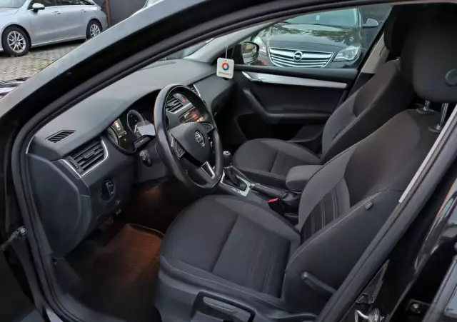 SKODA Octavia Combi 1.6 TDI DSG Premium Edition