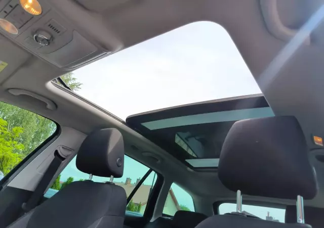 SKODA Octavia Combi 1.6 TDI DSG Premium Edition