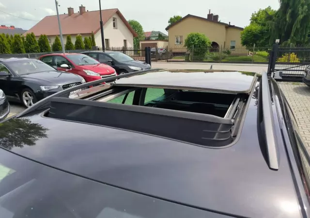 SKODA Octavia Combi 1.6 TDI DSG Premium Edition