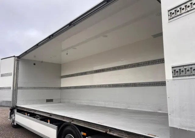 MERCEDES-BENZ Antos 1832 / Izoterma / Euro 6 / Winda / 