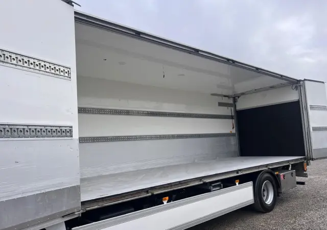 MERCEDES-BENZ Antos 1832 / Izoterma / Euro 6 / Winda / 