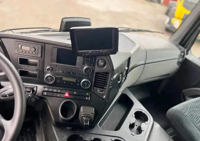 MERCEDES-BENZ Antos 1832 / Izoterma / Euro 6 / Winda / 