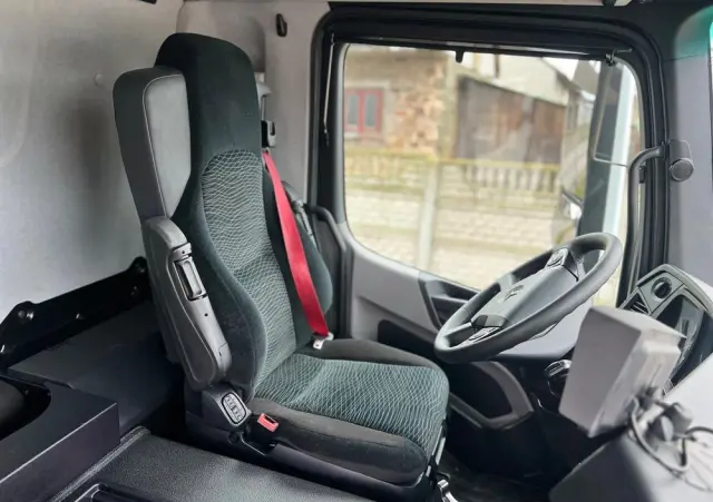 MERCEDES-BENZ Antos 1832 / Izoterma / Euro 6 / Winda / 