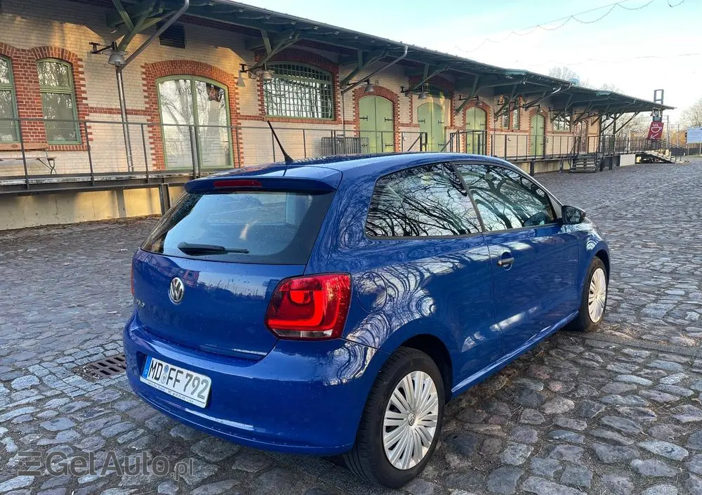 VOLKSWAGEN Polo 