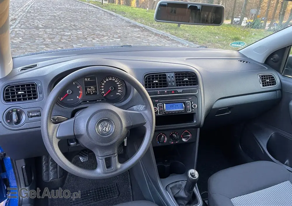 VOLKSWAGEN Polo 