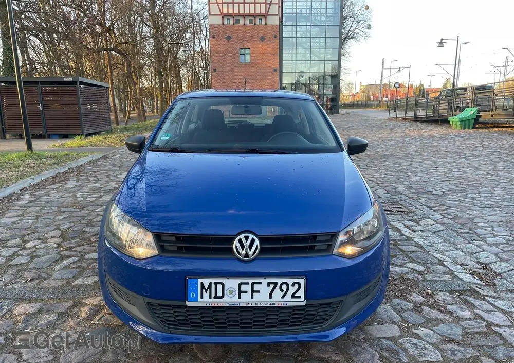 VOLKSWAGEN Polo 