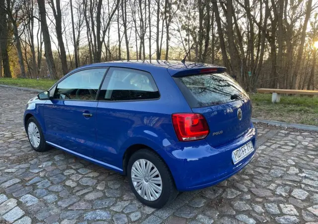 VOLKSWAGEN Polo 