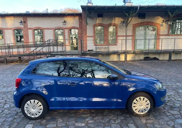 VOLKSWAGEN Polo 
