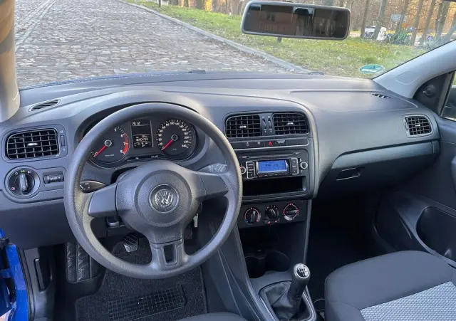 VOLKSWAGEN Polo 