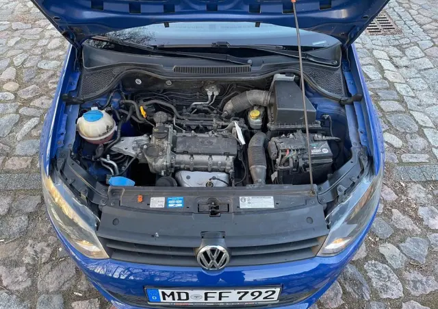 VOLKSWAGEN Polo 