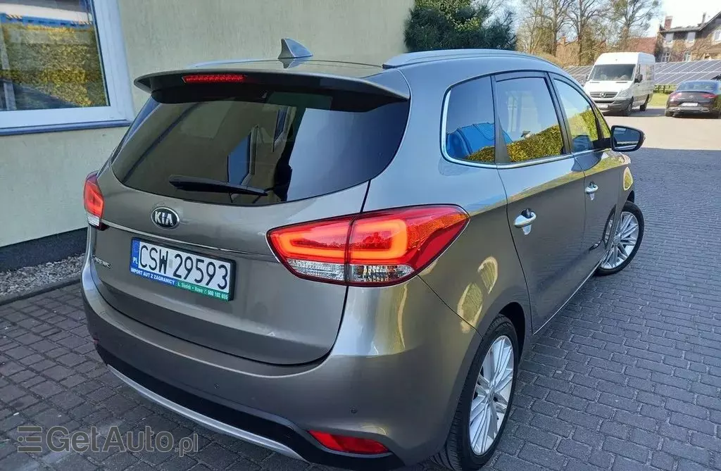 KIA Carens 