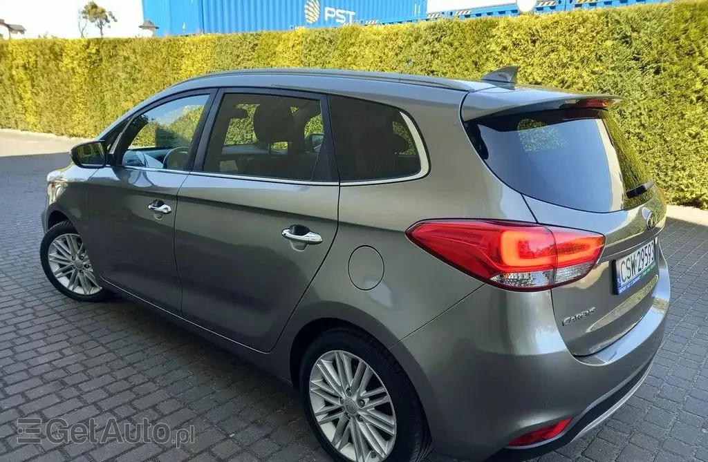 KIA Carens 