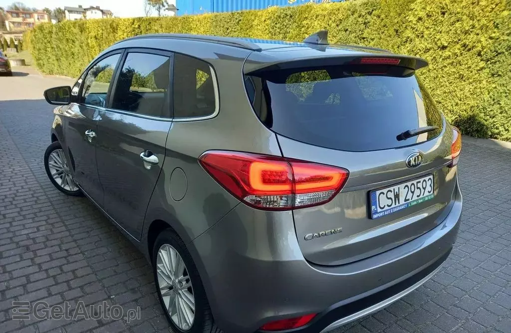 KIA Carens 