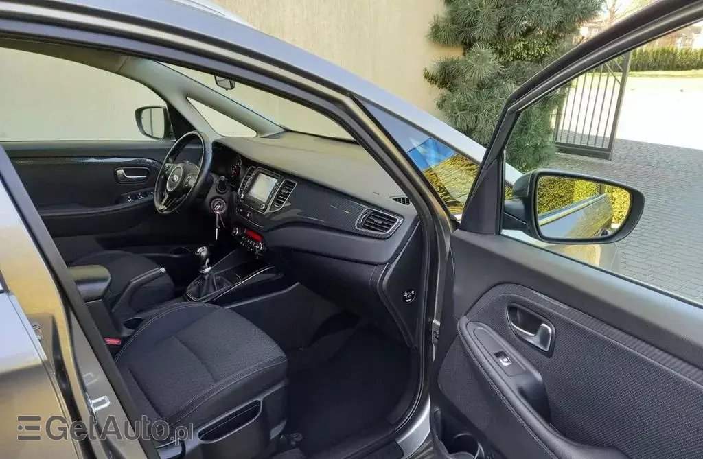 KIA Carens 