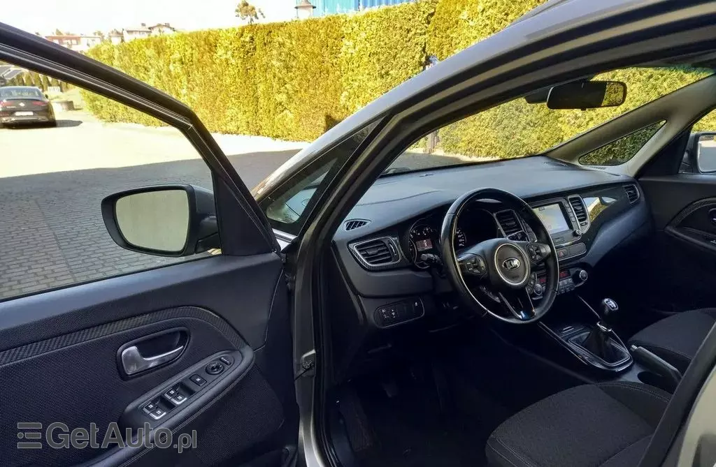 KIA Carens 