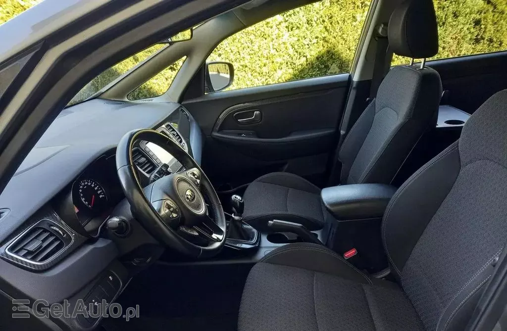 KIA Carens 
