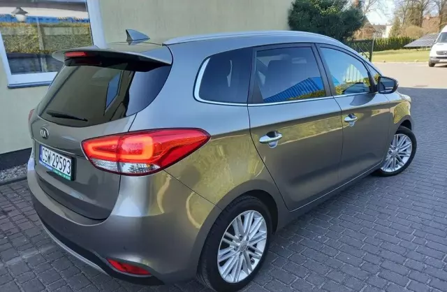 KIA Carens 