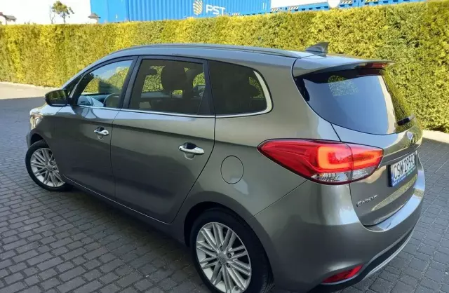 KIA Carens 