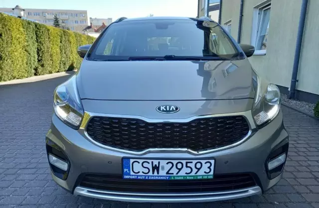 KIA Carens 