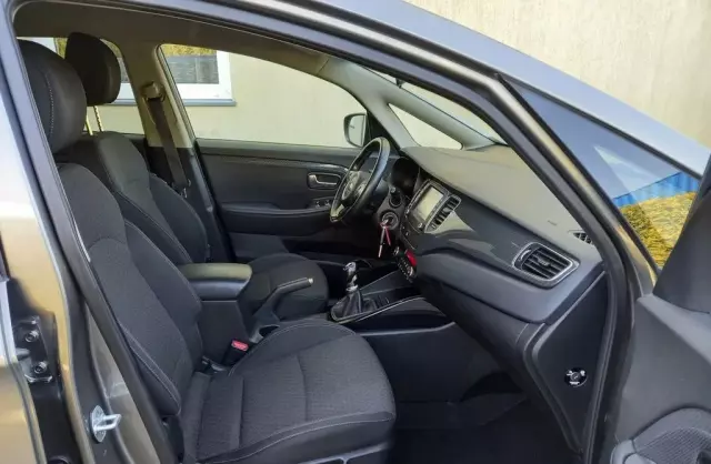KIA Carens 
