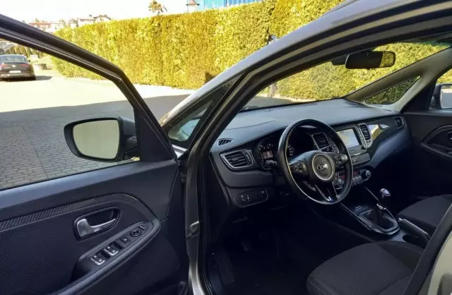 KIA Carens 