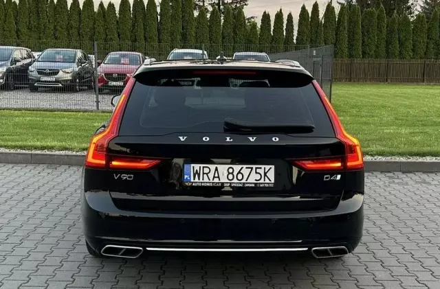 VOLVO V90 