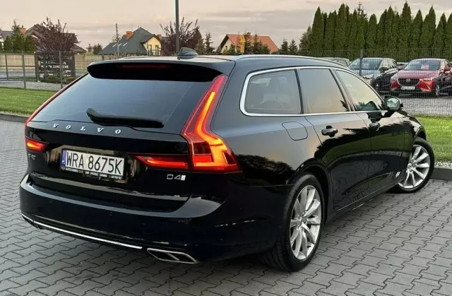 VOLVO V90 