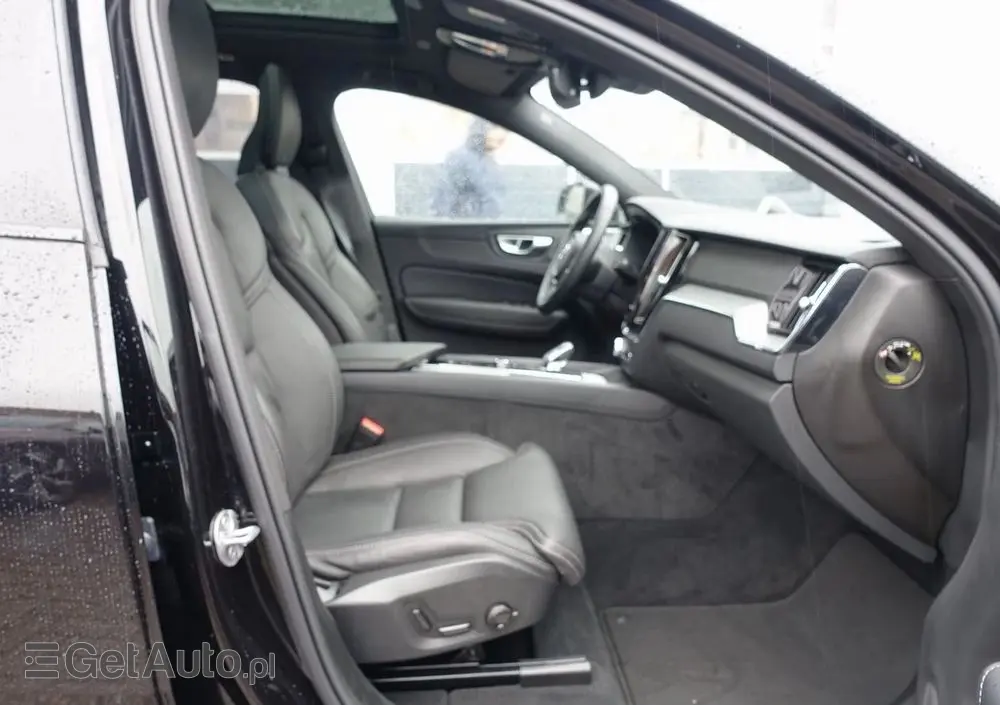 VOLVO XC 60 B5 B AWD Ultra Black Edition