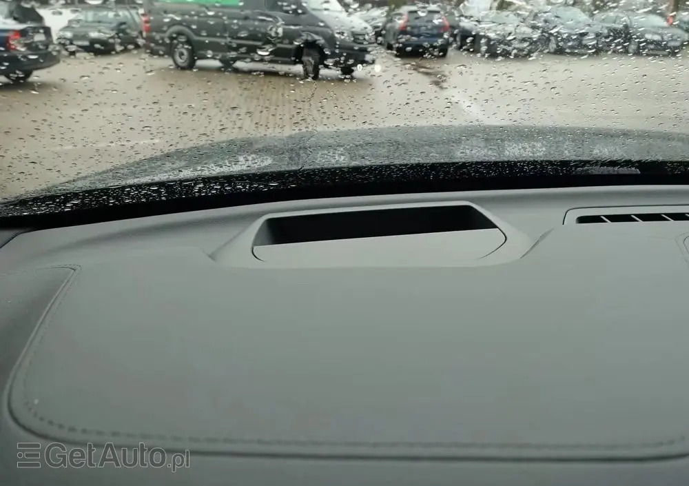 VOLVO XC 60 B5 B AWD Ultra Black Edition