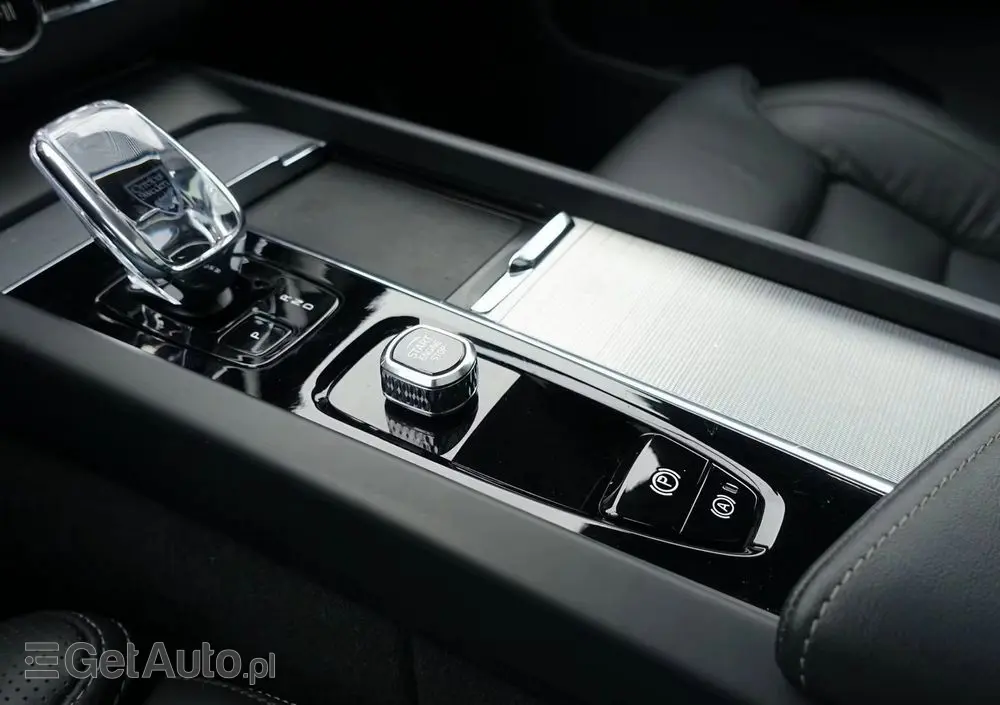 VOLVO XC 60 B5 B AWD Ultra Black Edition