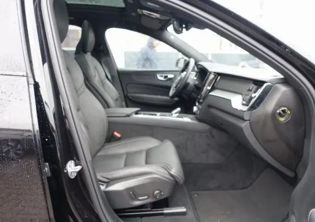 VOLVO XC 60 B5 B AWD Ultra Black Edition