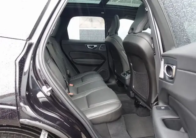 VOLVO XC 60 B5 B AWD Ultra Black Edition