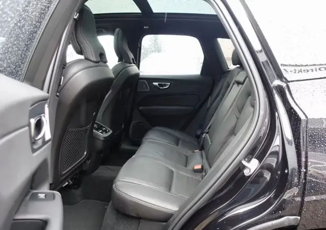 VOLVO XC 60 B5 B AWD Ultra Black Edition